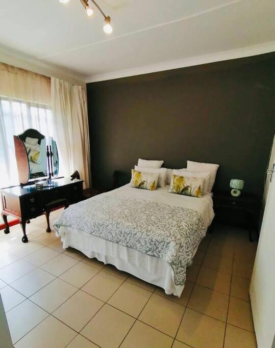 Garden And Park Leisure On Tugela Apartment Бенони Екстериор снимка